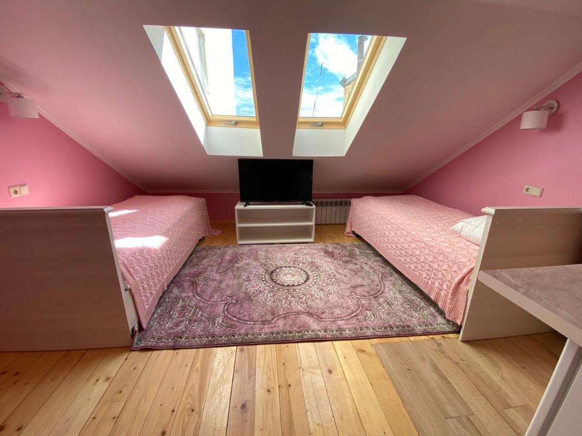 Аpartment For Lady Apartment Chernivtsi Bagian luar foto