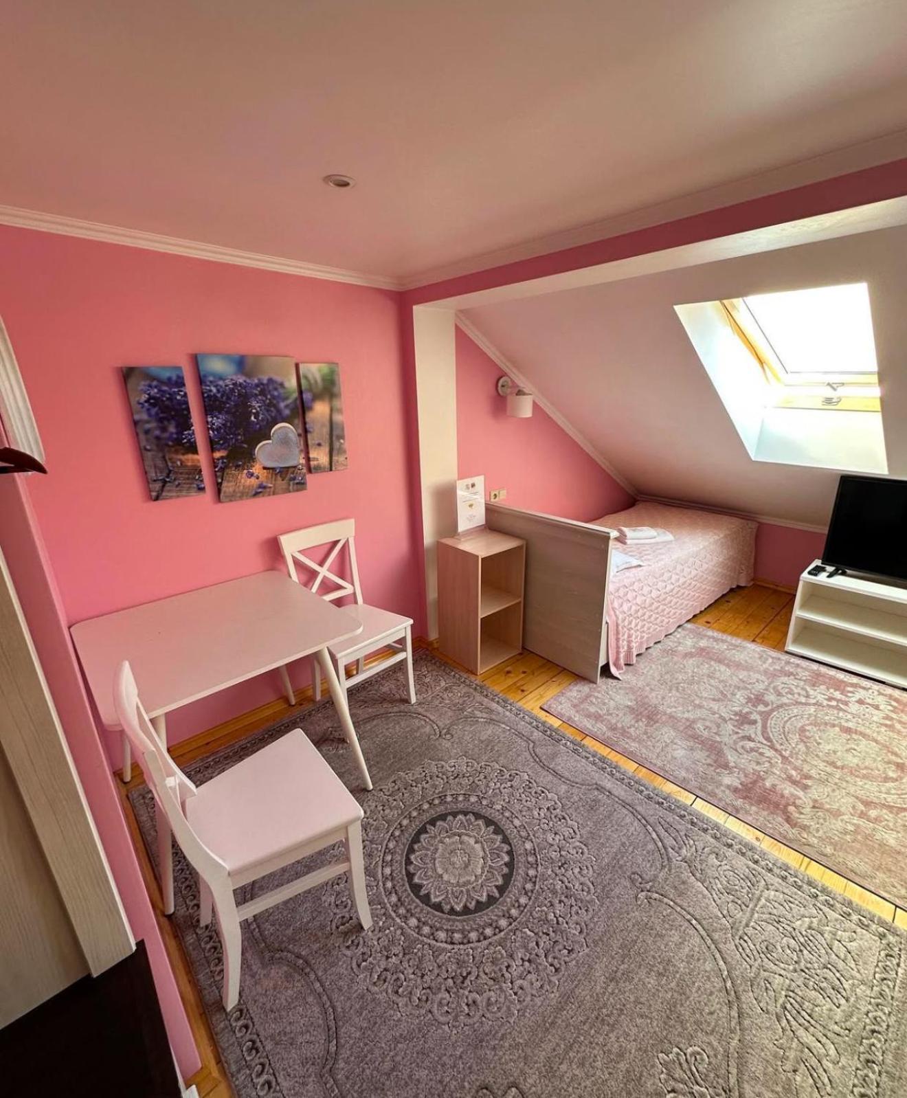 Аpartment For Lady Apartment Chernivtsi Bagian luar foto
